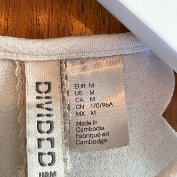 ❗️❗️SOLD ❗️❗️H&M cropped tank top - Picture 8 of 10